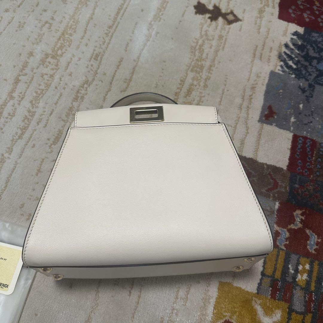 【新品未使用】フェンディ ピーカブー ミニ　ハンドバッグ　ホワイト