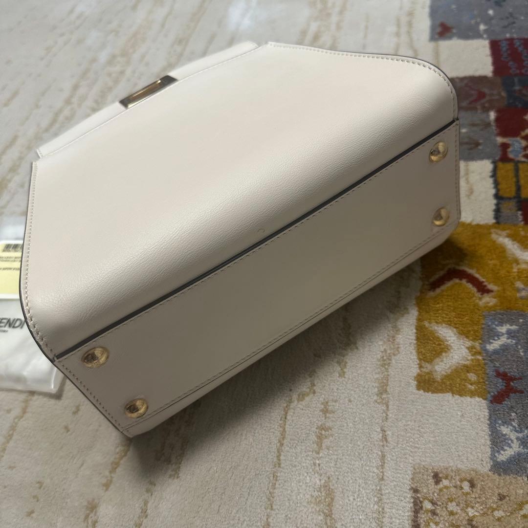 【新品未使用】フェンディ ピーカブー ミニ　ハンドバッグ　ホワイト
