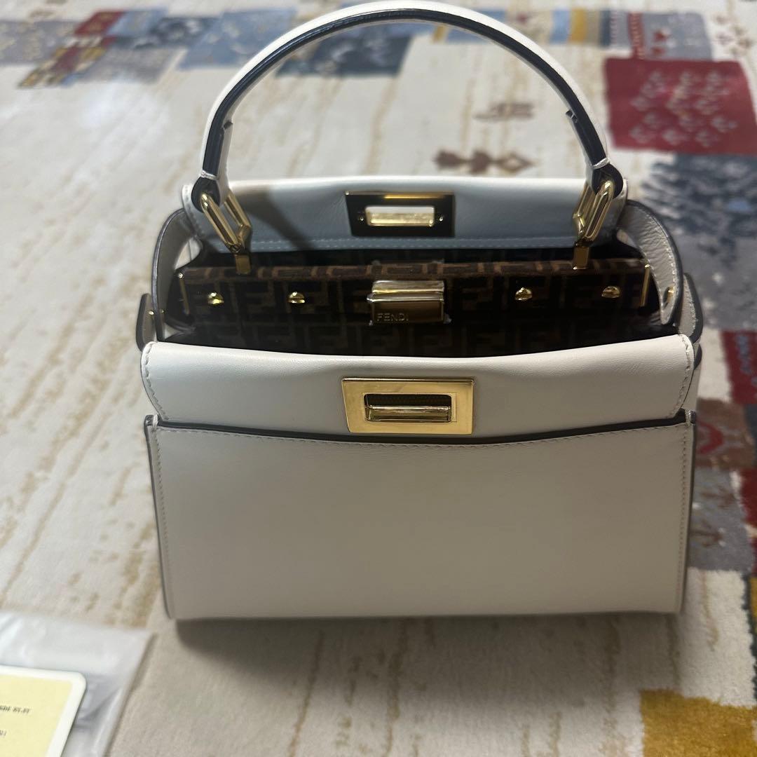 【新品未使用】フェンディ ピーカブー ミニ　ハンドバッグ　ホワイト