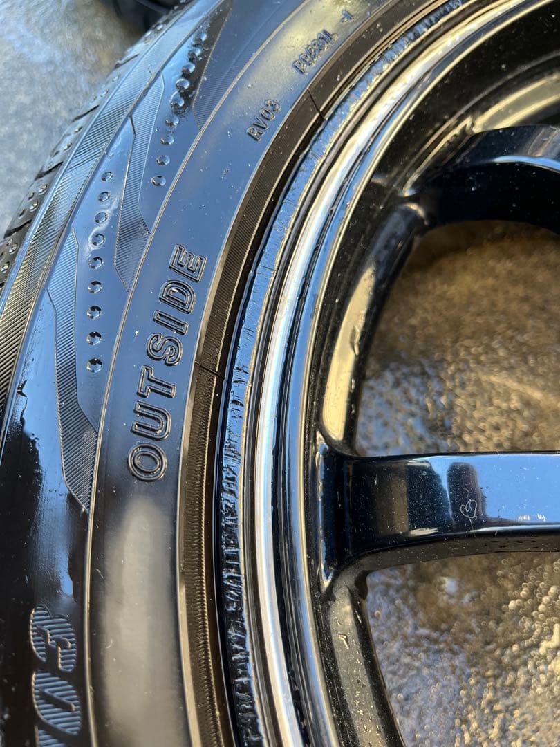 ヨコハマ ブルーアース付 17インチ タイヤホイール4本 ガリ傷あり 送料込