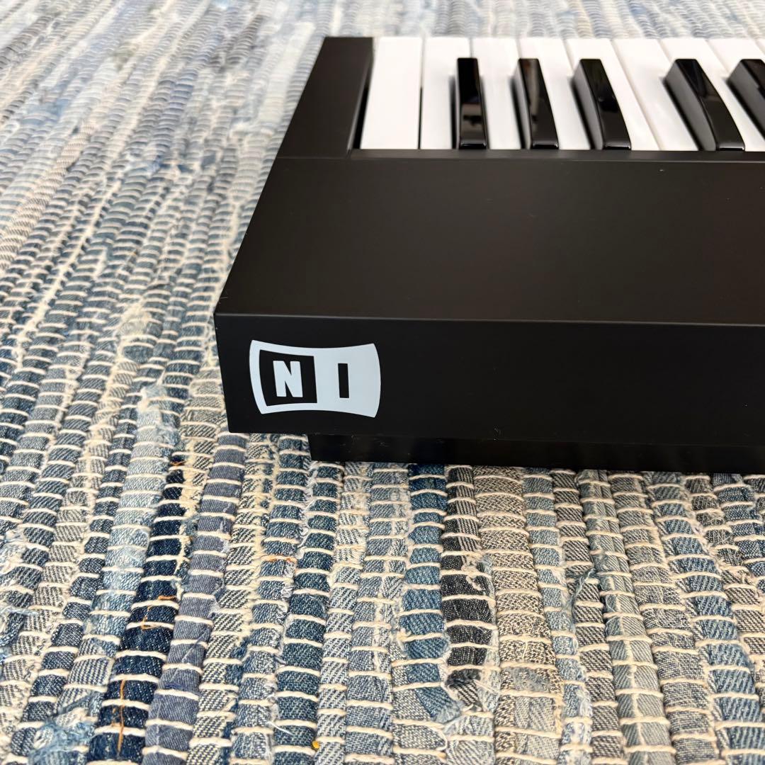 KOMPLETE KONTROL A61 MIDIキーボード