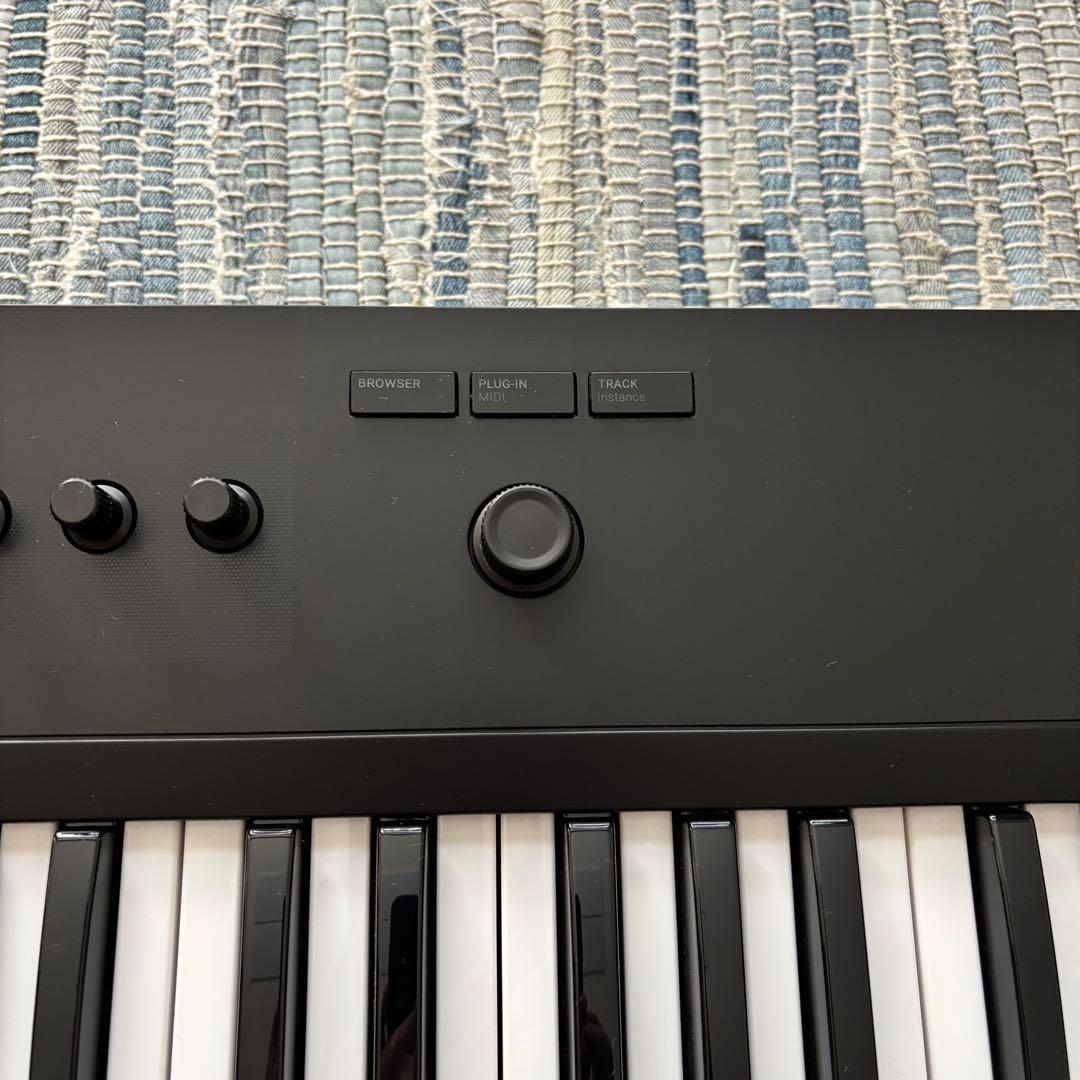 KOMPLETE KONTROL A61 MIDIキーボード