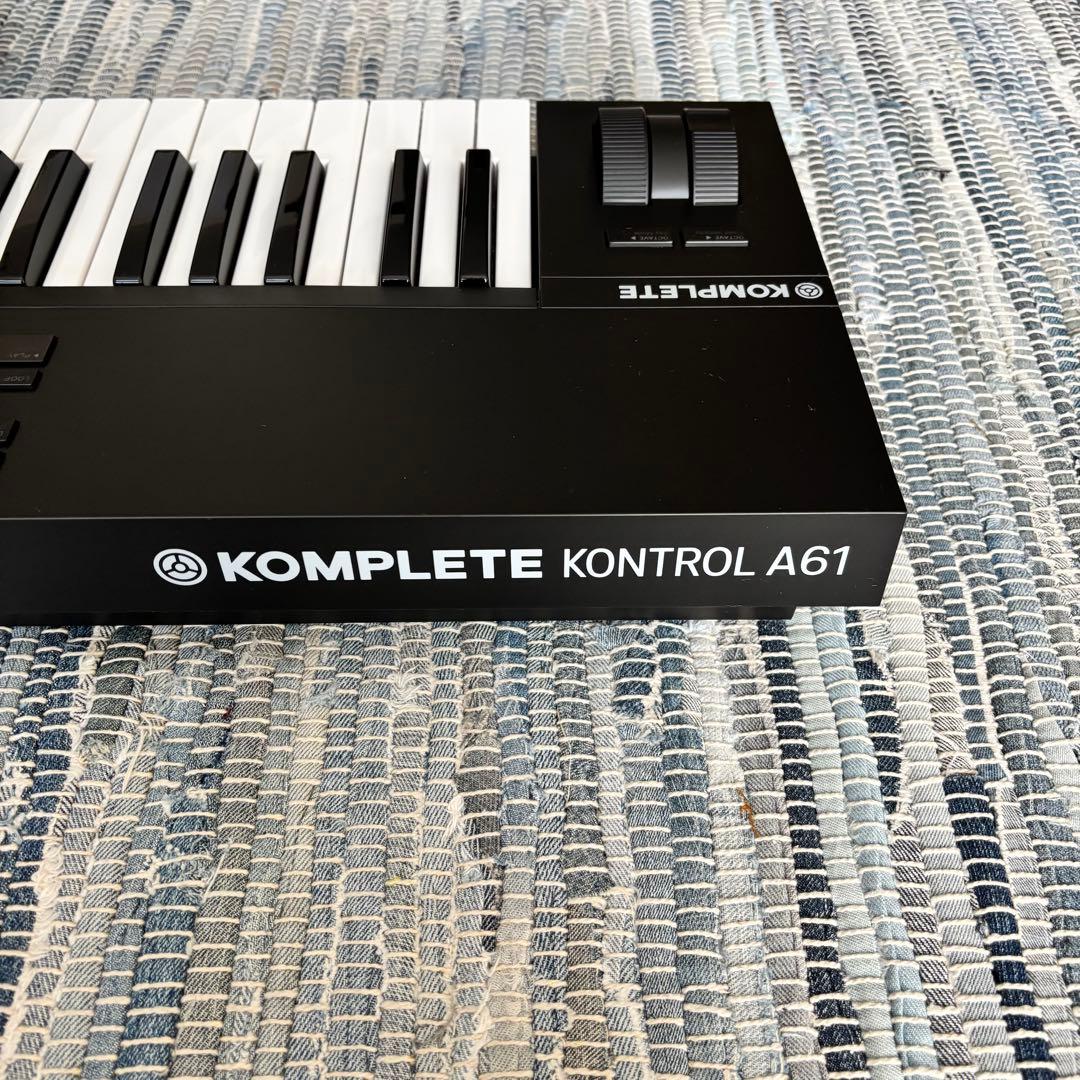 KOMPLETE KONTROL A61 MIDIキーボード