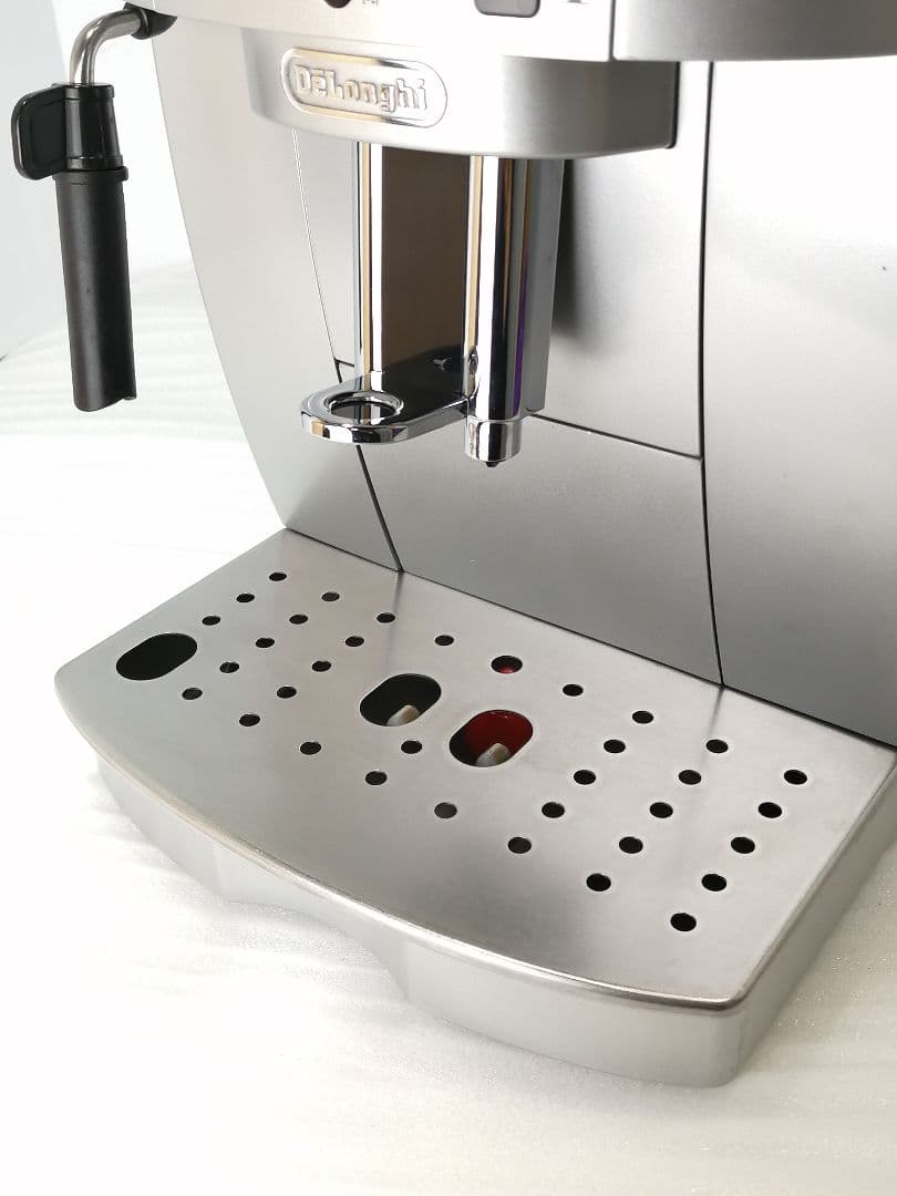 デロンギ　コンパクト　全自動コーヒーマシン　マグニフィカS　ECAM22110