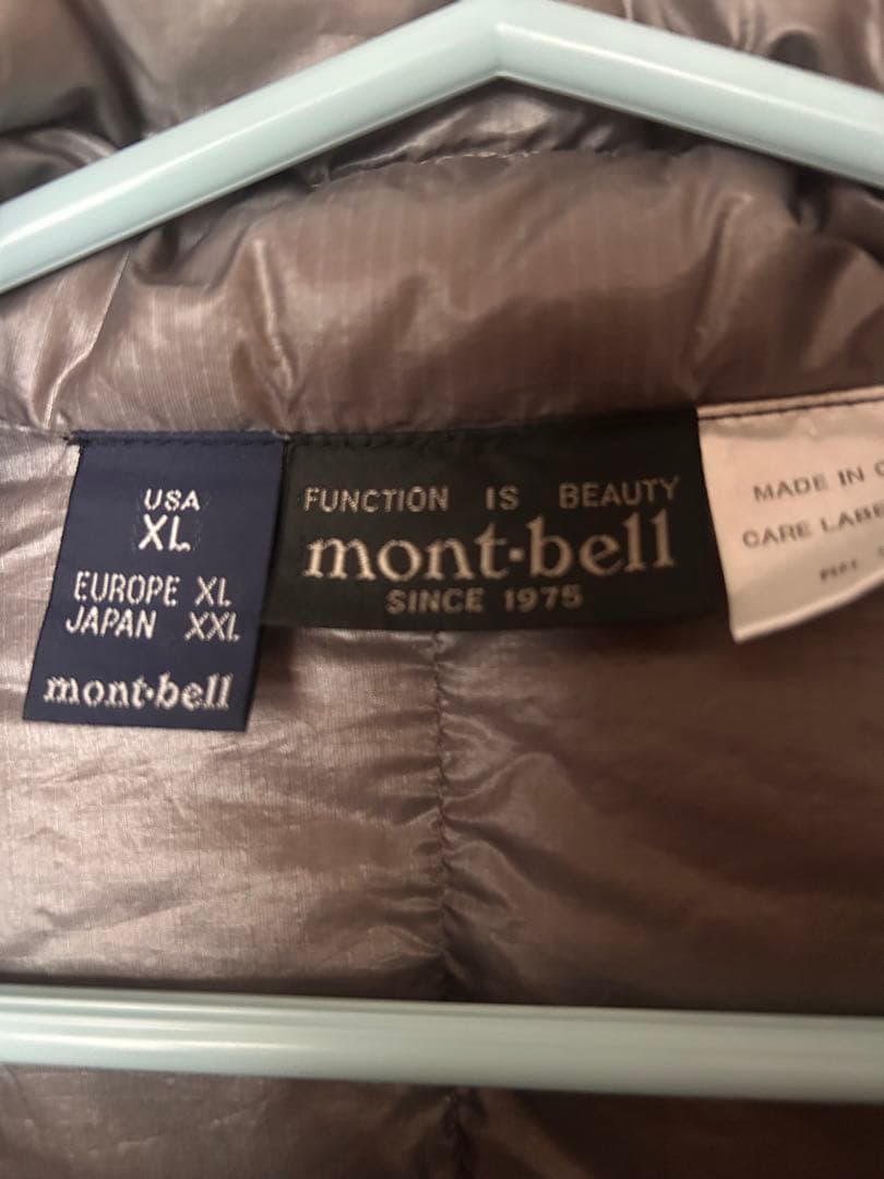 モンベル、軽量ダウン。ダークブルー。