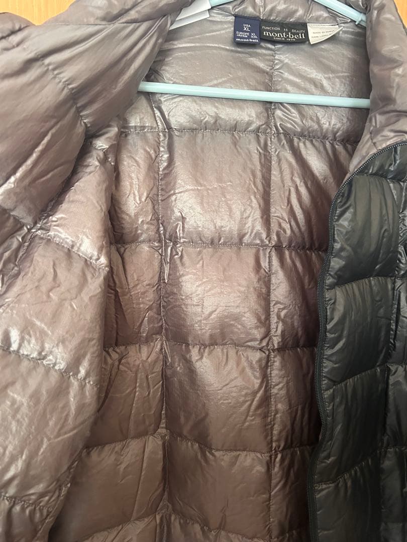 モンベル、軽量ダウン。ダークブルー。