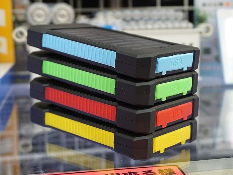 19個★ソーラー充電機能付きモバイルバッテリー 10000mAh LEDライト