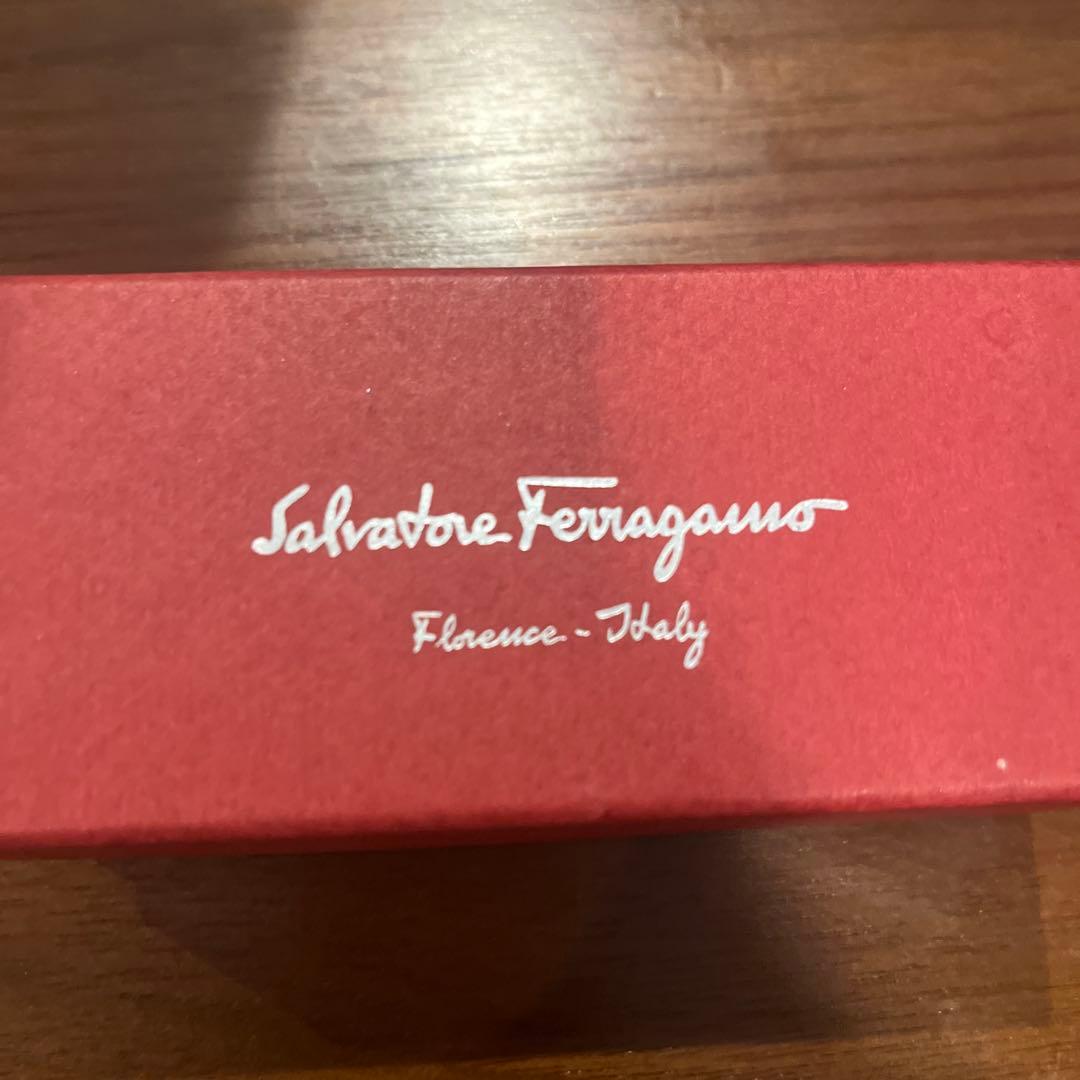 フェラガモ バレッタ 箱付き