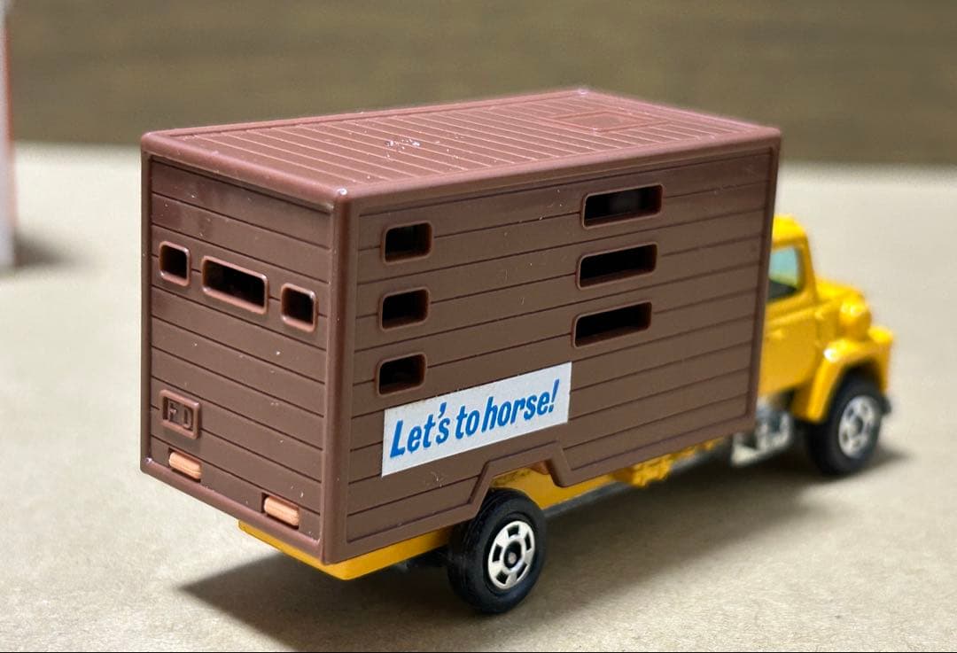 日本製 赤箱 トミカ フォード キャトルトラック