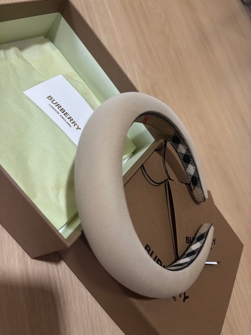 BURBERRY ベージュ ヘアバンド