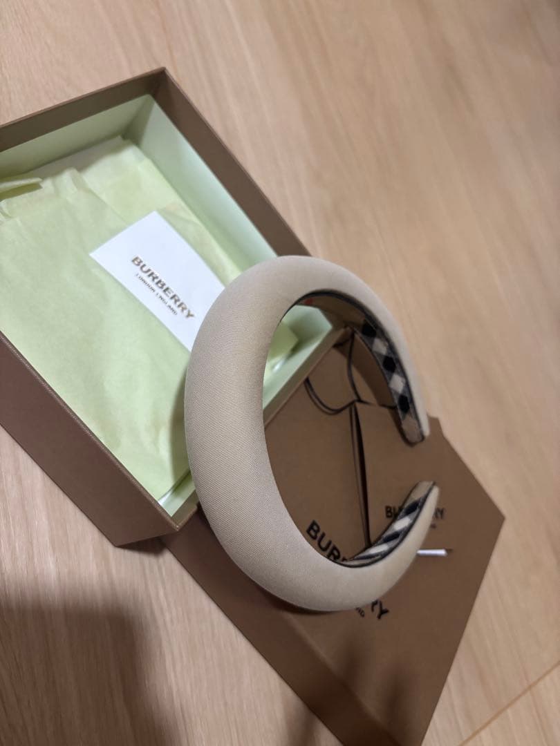 BURBERRY ベージュ ヘアバンド