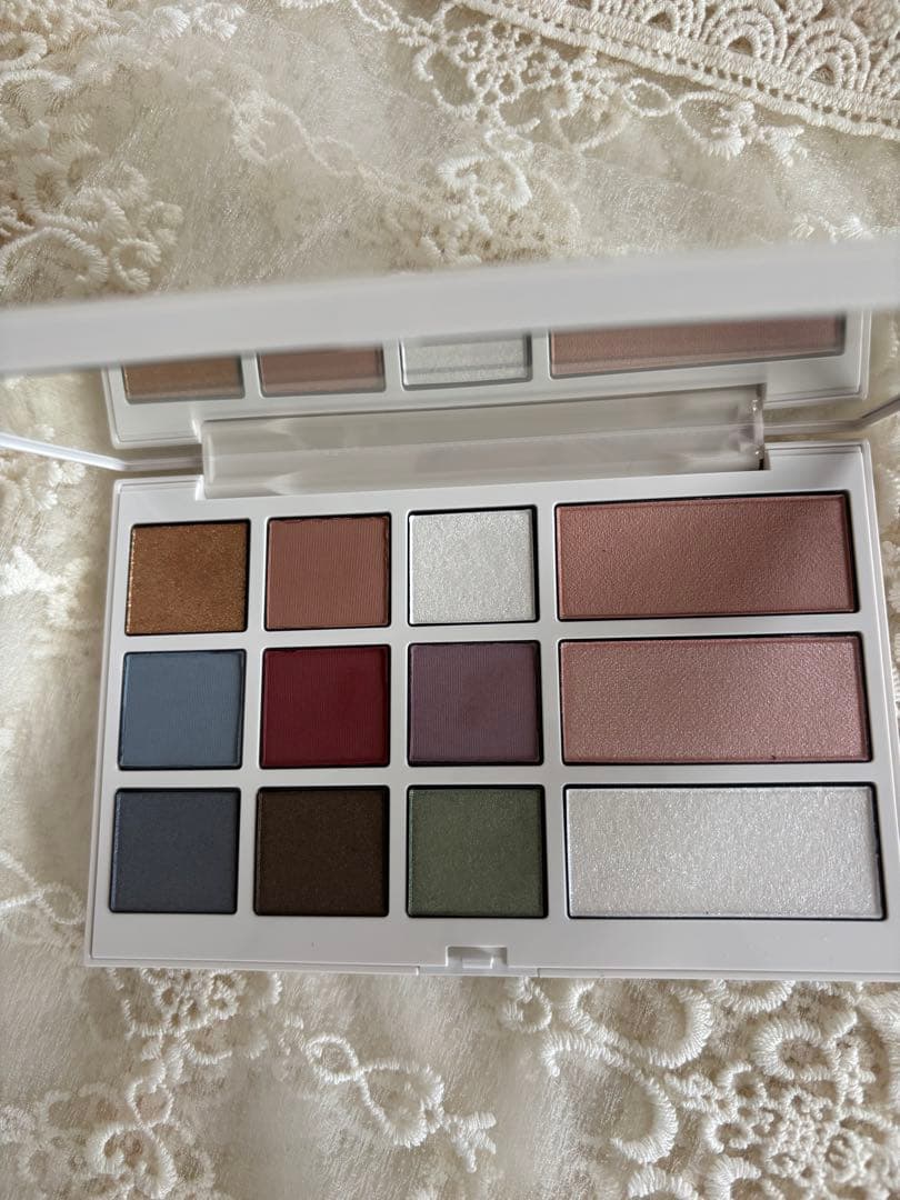 最終お値引き！アディクション　2025ホリデー限定！アイ＆ブラッシュパレット