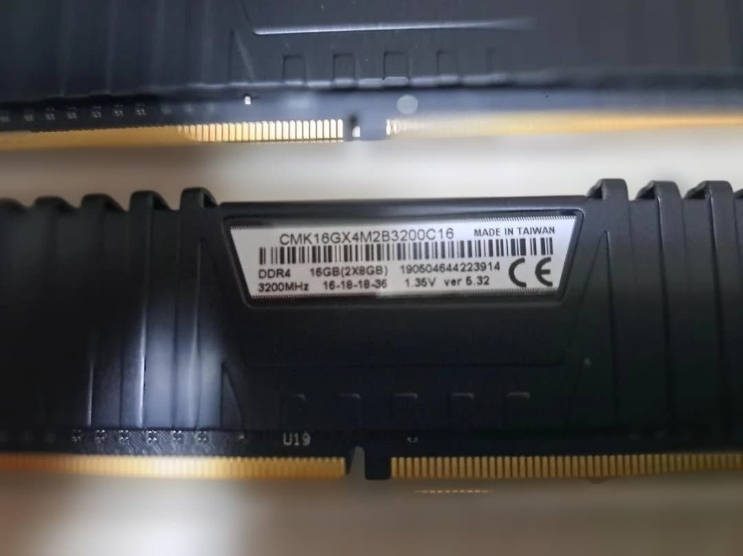 CORSAIR DDR4-3200MHz 16GB (8GB×2枚キット)