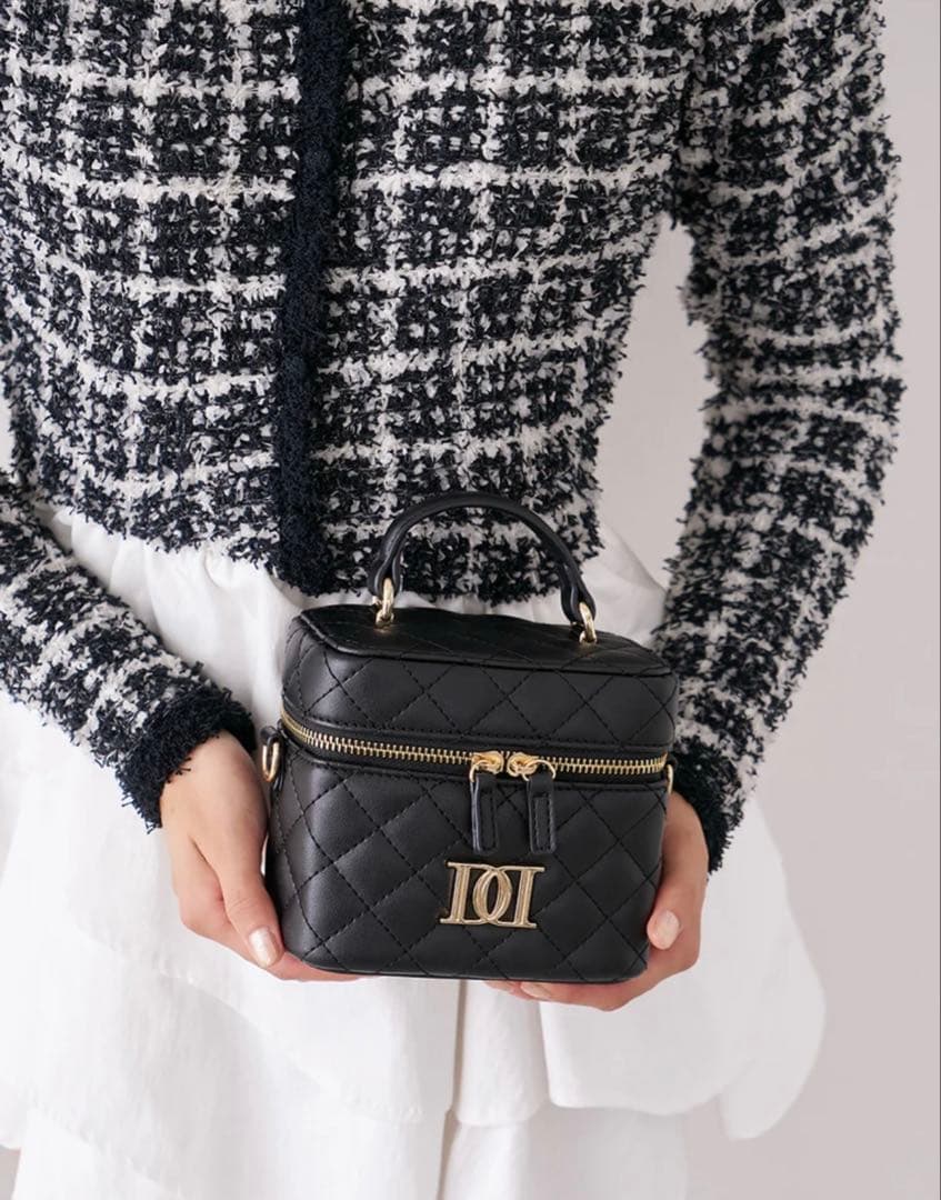 【即日発送】ダーリッチ　ゴールドパーツ　キルティングスクエアミニバッグ BLK