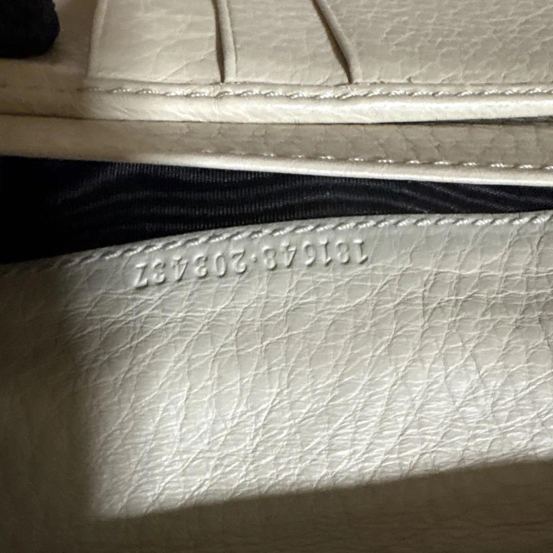 GUCCI グッチ GGシマレザー アイボリー　Ｗホックタイプ　保存袋・箱付き
