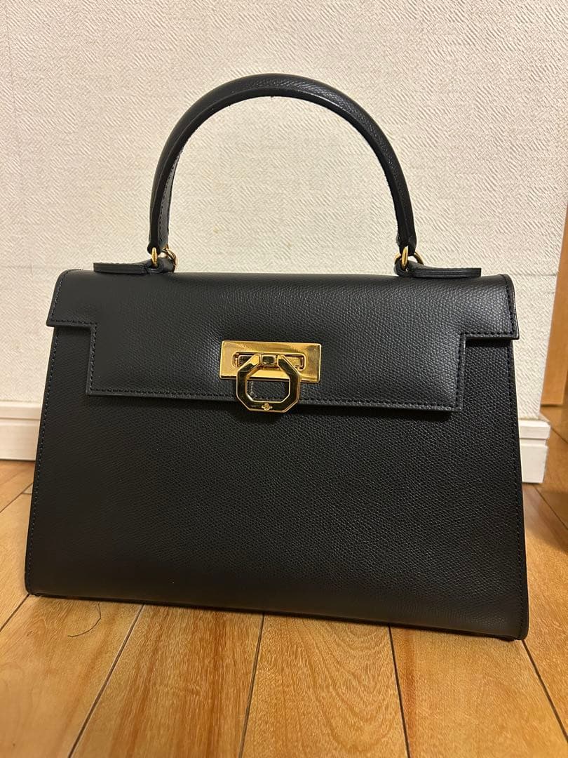 かい Carbotti カルボッティ　美品　黒