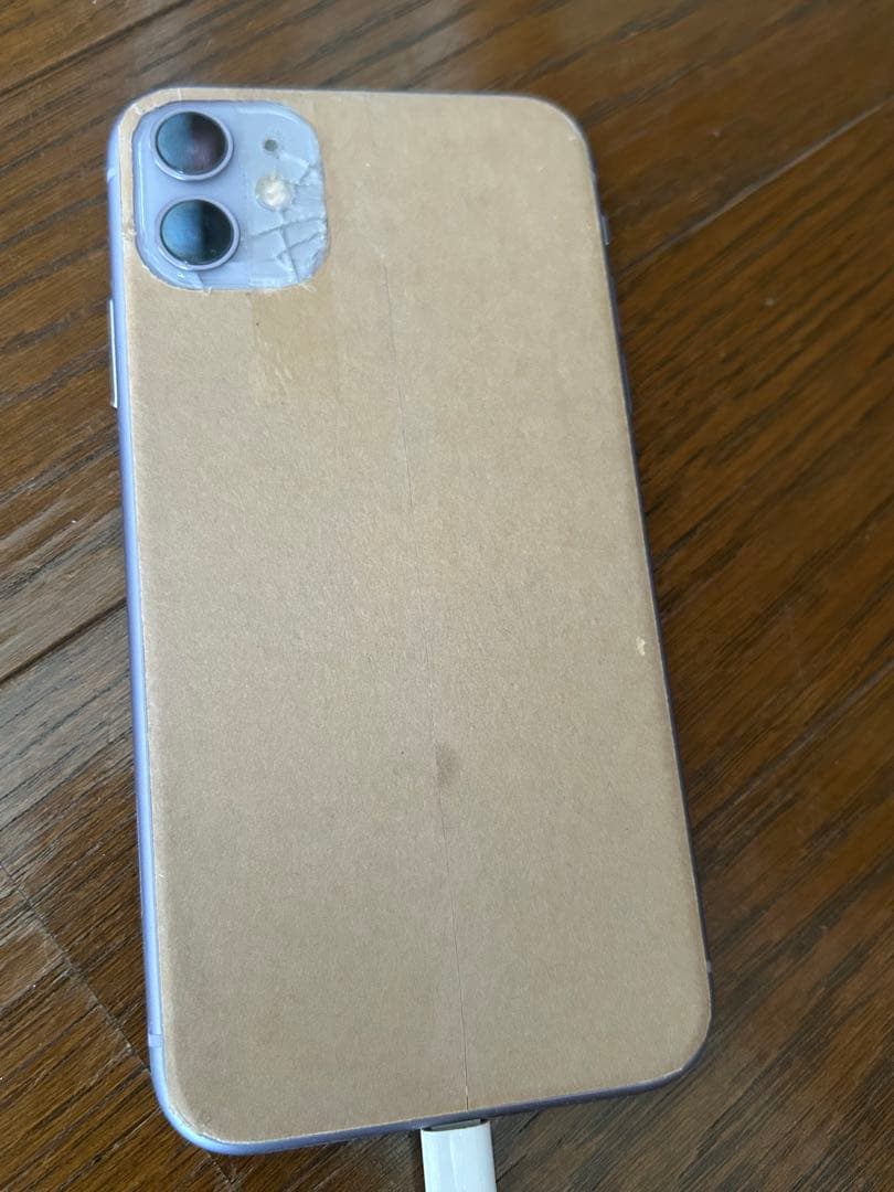 iPhone11 128GB SIMフリー　背面割れあり