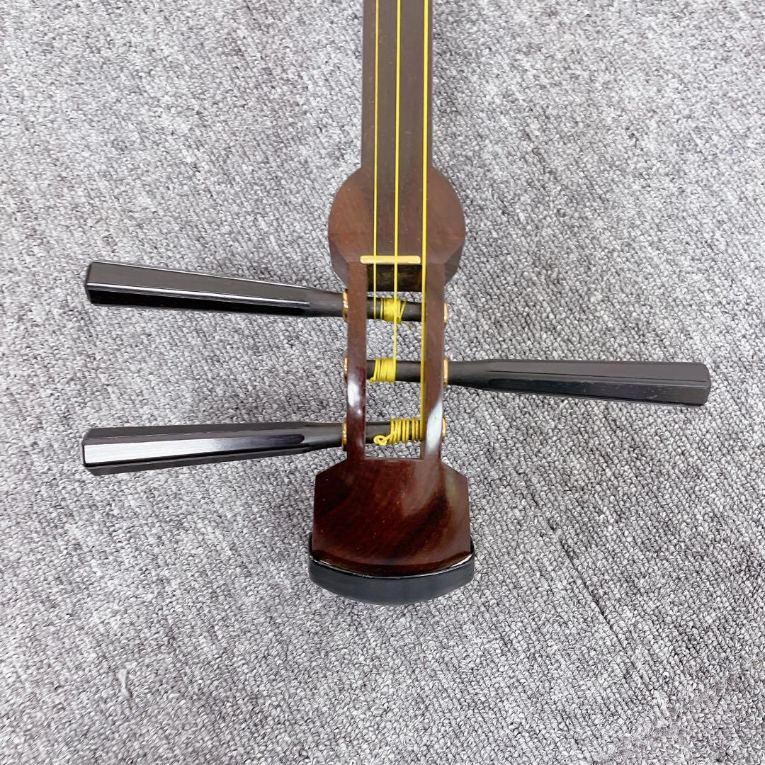 三味線 細棹 トチ入り紅木 一本溝 丸打胴 犬皮 和楽器