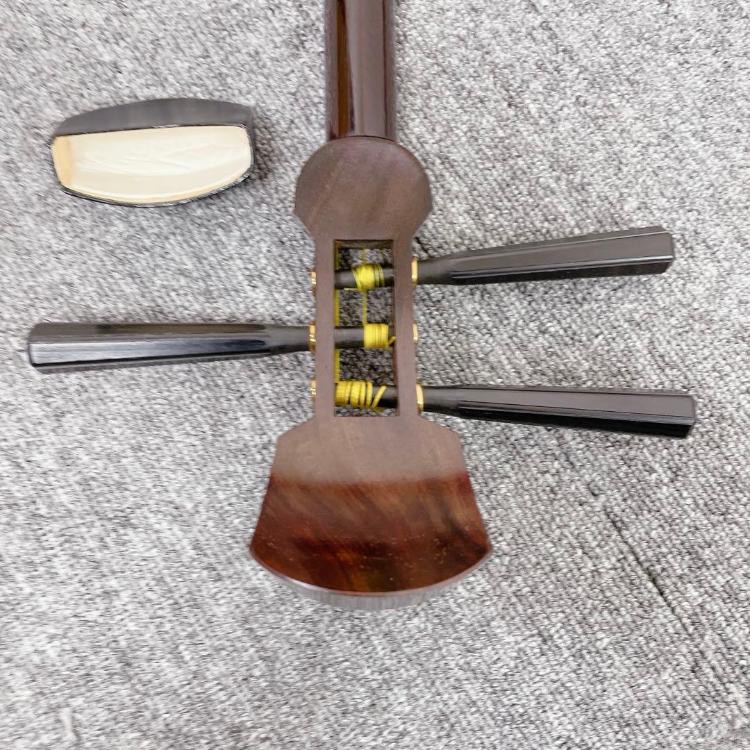 三味線 細棹 トチ入り紅木 一本溝 丸打胴 犬皮 和楽器