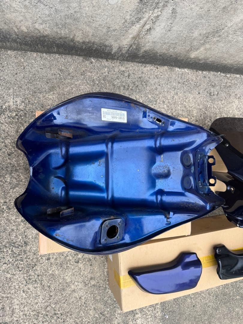 ゼファー750 ガソリンタンク、ビキニ、サイドカバーなどなど