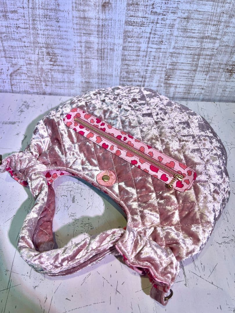 ロラライハリス♡ベビーピンクベロアキルト♡刺繍の丸型絞りバッグs♡