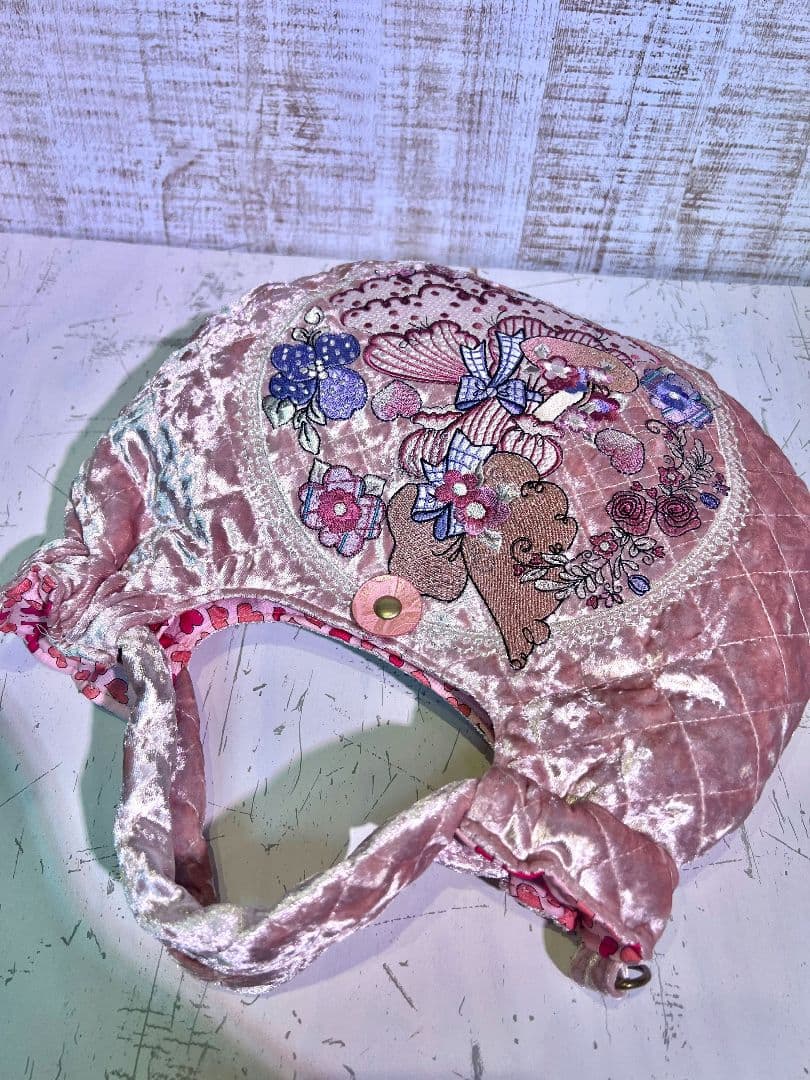 ロラライハリス♡ベビーピンクベロアキルト♡刺繍の丸型絞りバッグs♡