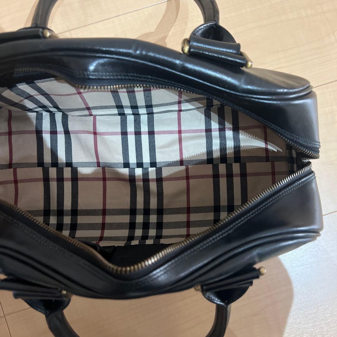 BURBERRY ブラックレザー ハンドバッグ