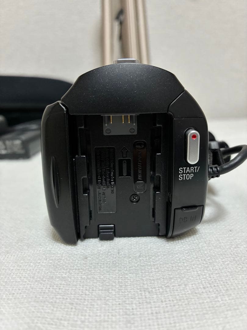 SONYハンディカム HDR-CX670 三脚・予備バッテリー付 フルHDカメラ