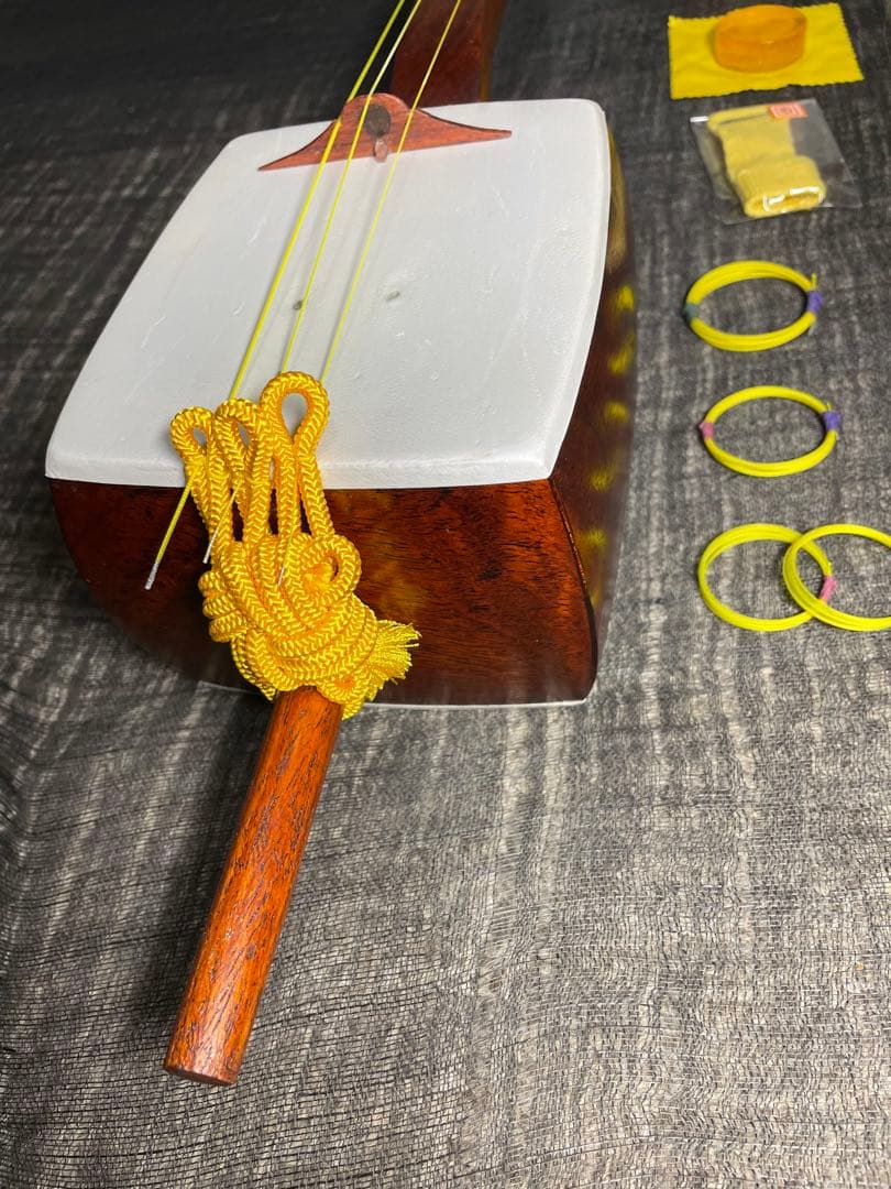 和胡弓　弓、付属品付き