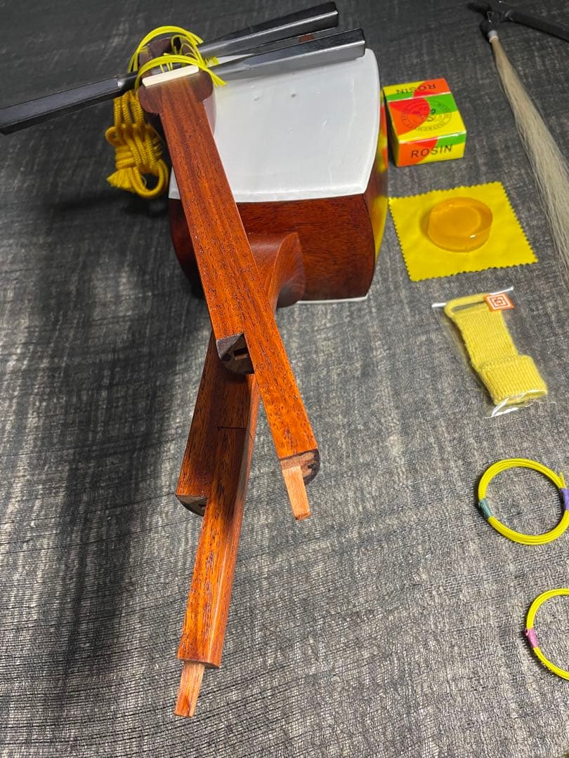 和胡弓　弓、付属品付き