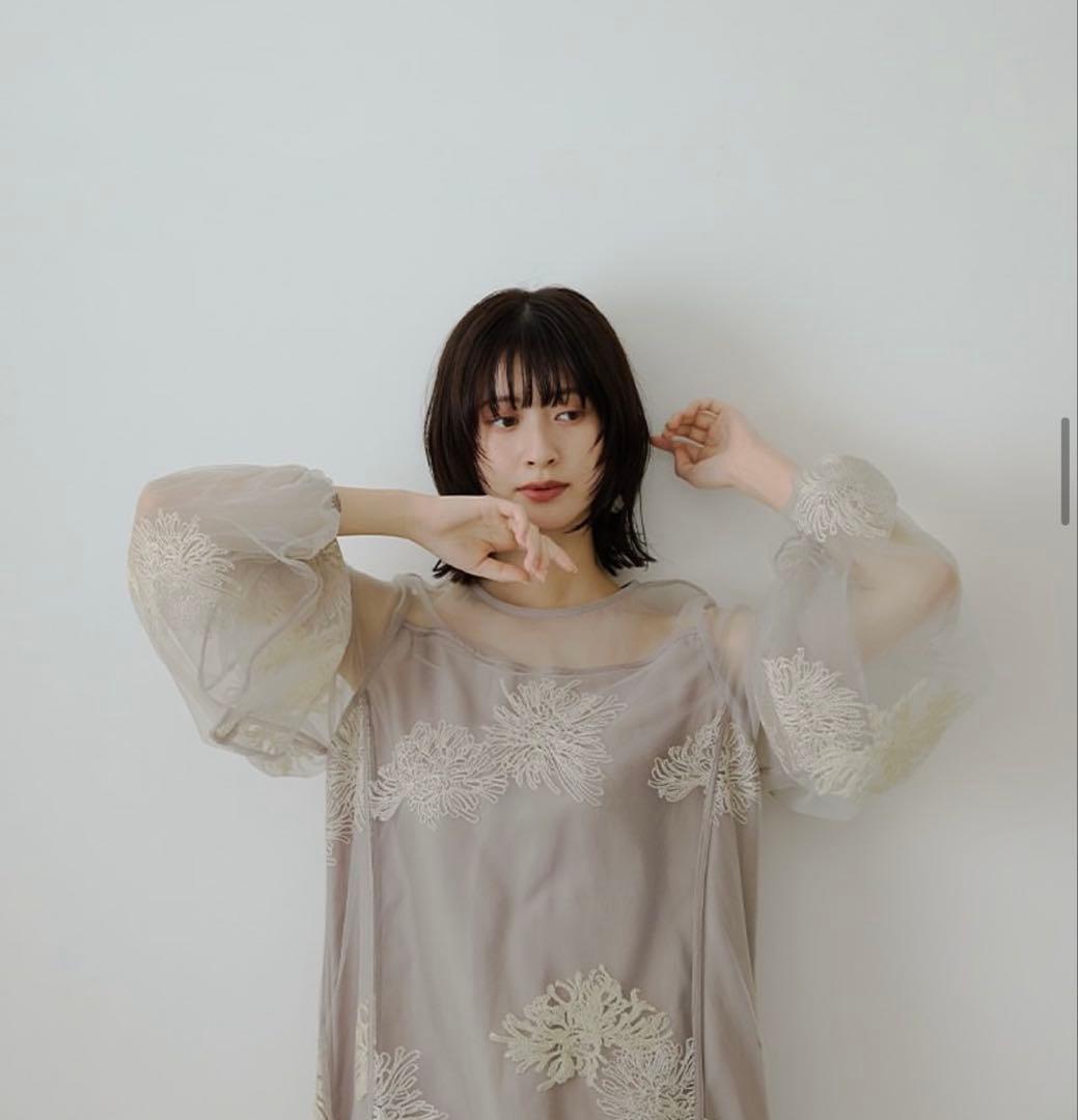 【値下げしました】フラワー刺繍ティアードフリルドレス