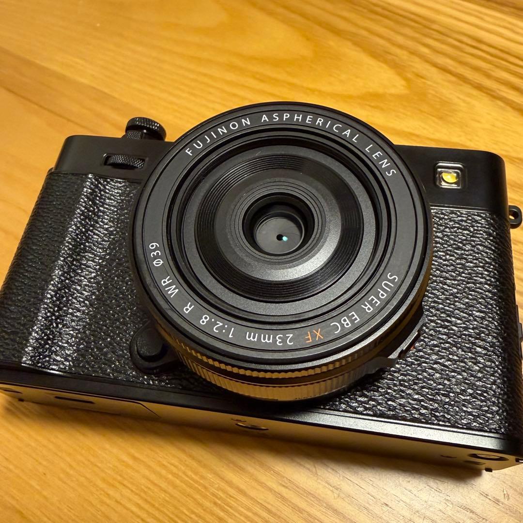 FUJIFILM X-E5 レンズキット　ブラック　おまけ付き　作例あり