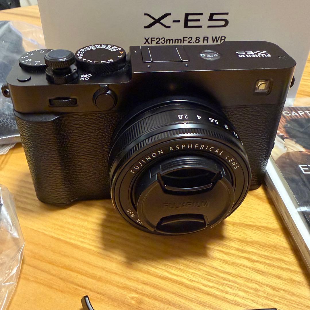 FUJIFILM X-E5 レンズキット　ブラック　おまけ付き　作例あり