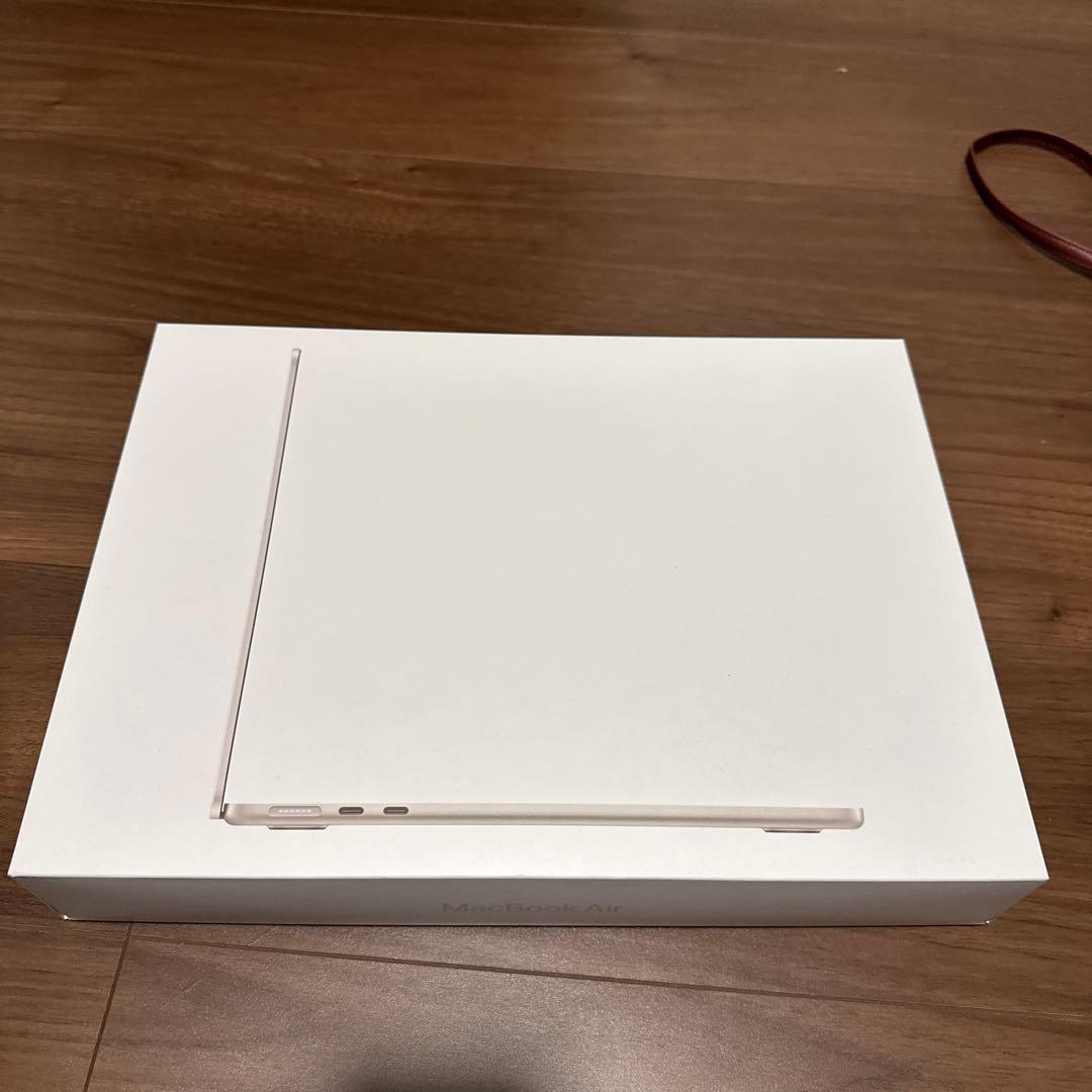 Apple Macbook Air M2モデル　スターライト