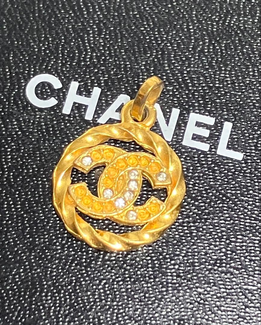 CHANEL シャネル　ココマーク　ラインストーン　ラウンド型　ペンダント