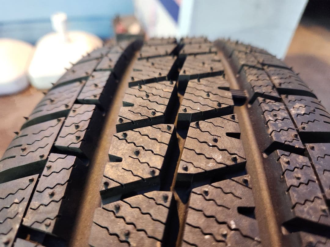 195/80R15 オールシーズンタイヤ ハイエース純正ホイール 室内保管