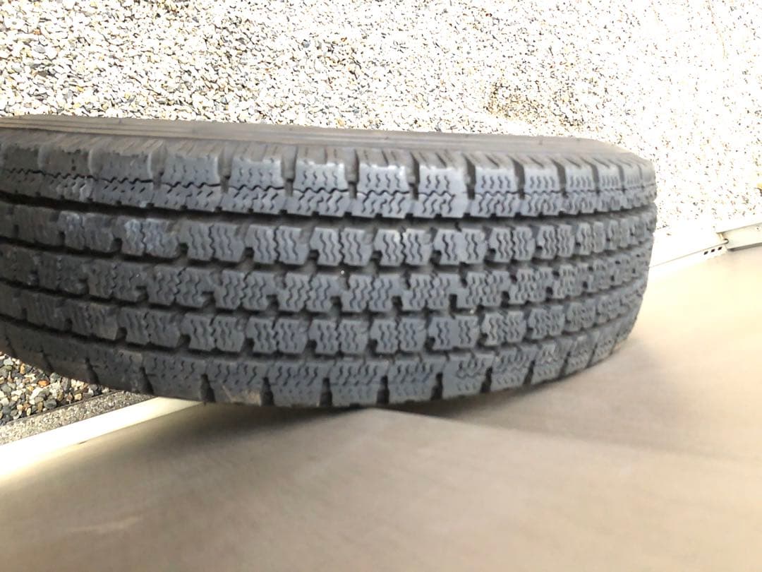 スタッドレスタイヤ４本セットホイル付145/80R12✖️4J 80/78 LT