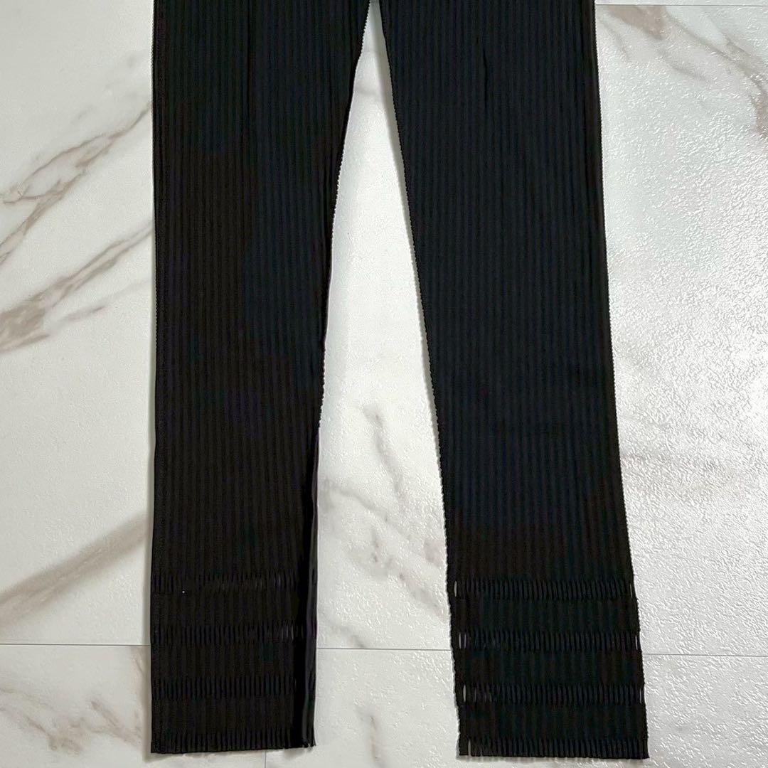 未使用に近い 25SS⭐️プリーツプリーズ レギンスパンツ カットワーク 黒