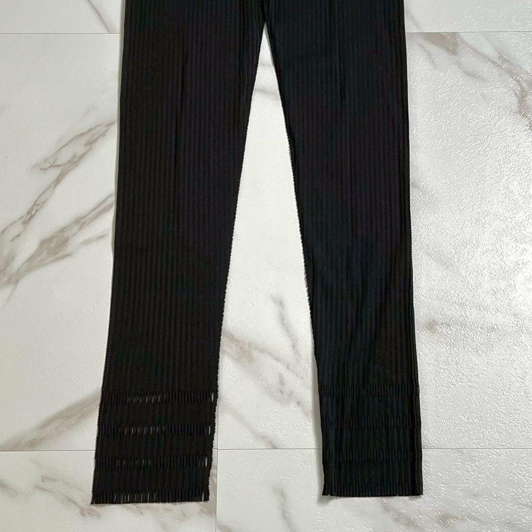 未使用に近い 25SS⭐️プリーツプリーズ レギンスパンツ カットワーク 黒