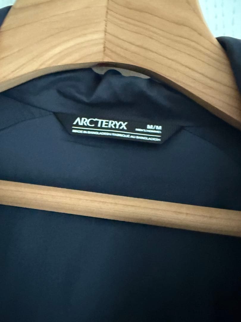 週末限定値下！ARC'TERYX Atom Hoody M ブラックサファイア