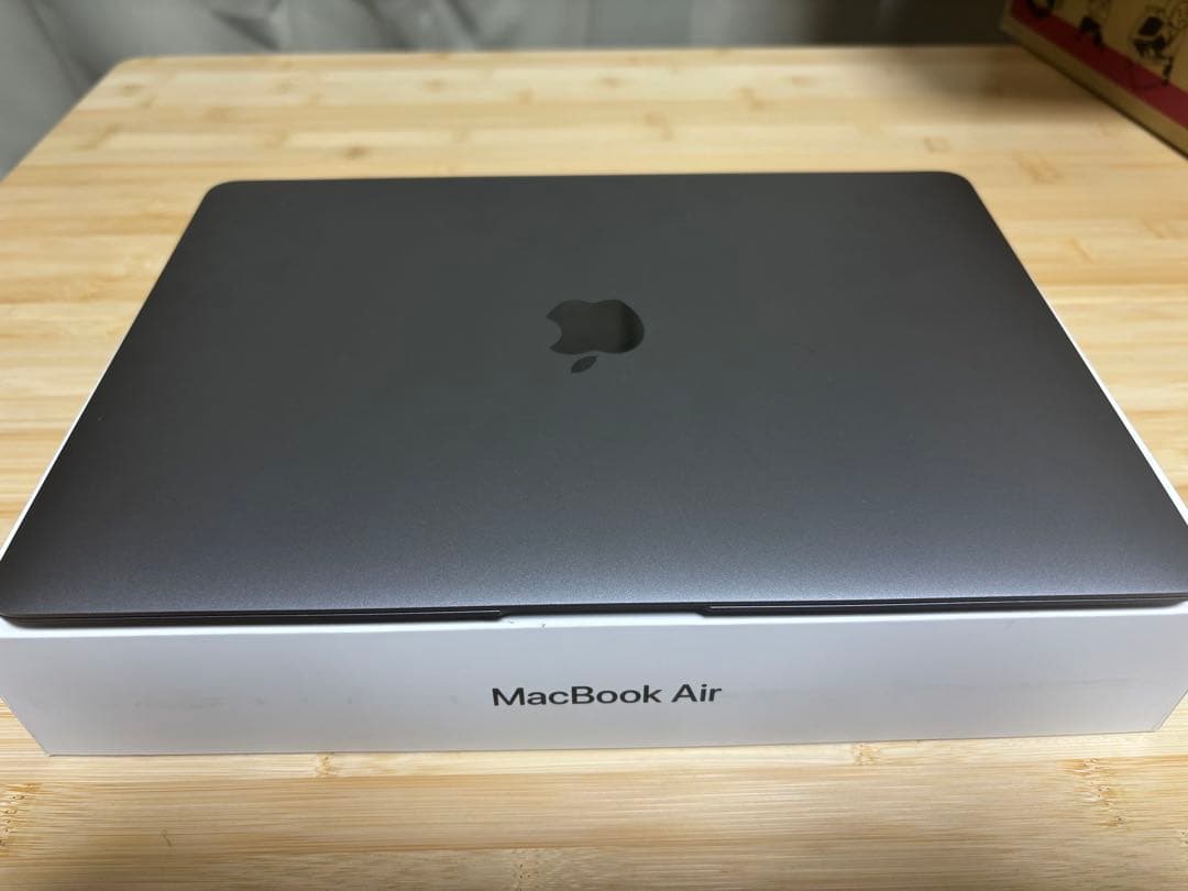 【極美品】2019 MacBookAir13インチ 256gb