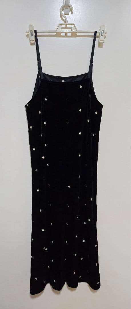 B.C STOCK【WEB限定】手洗い可 / ベロアフラワー刺繍ワンピース