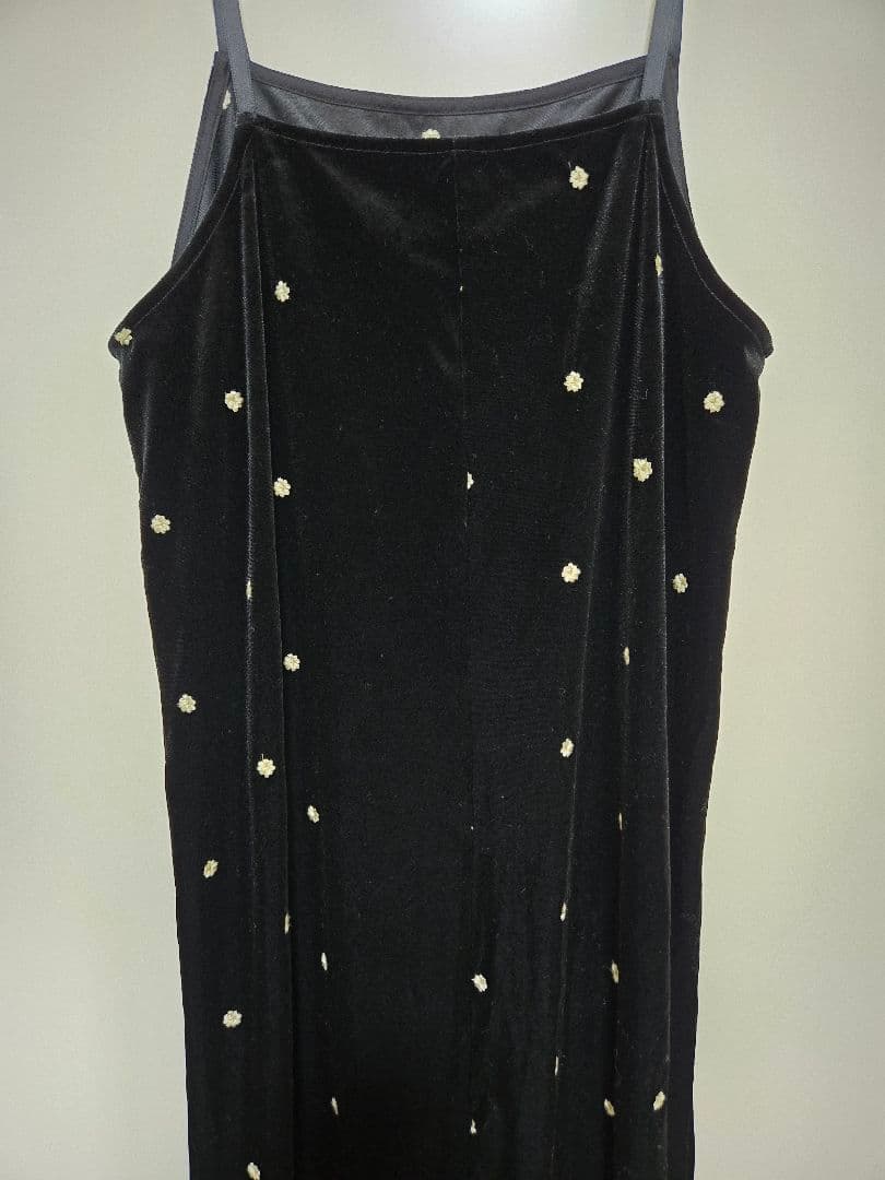 B.C STOCK【WEB限定】手洗い可 / ベロアフラワー刺繍ワンピース