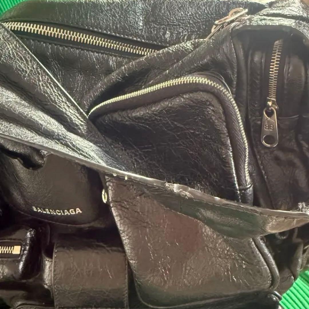 BALENCIAGA SUPERBUSY ラージ　スリングバッグ　ブラック