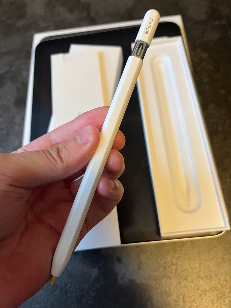 【未使用に近い】iPad A16 第11世代 Wi-Fi 128GB シルバー