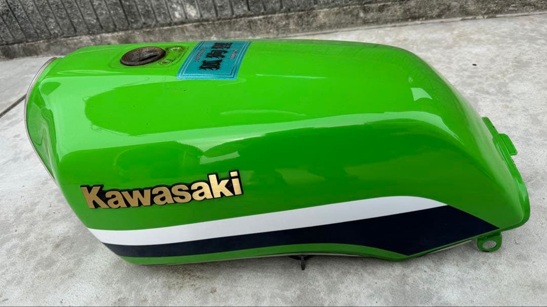 z400gp タンク　ライムグリーン