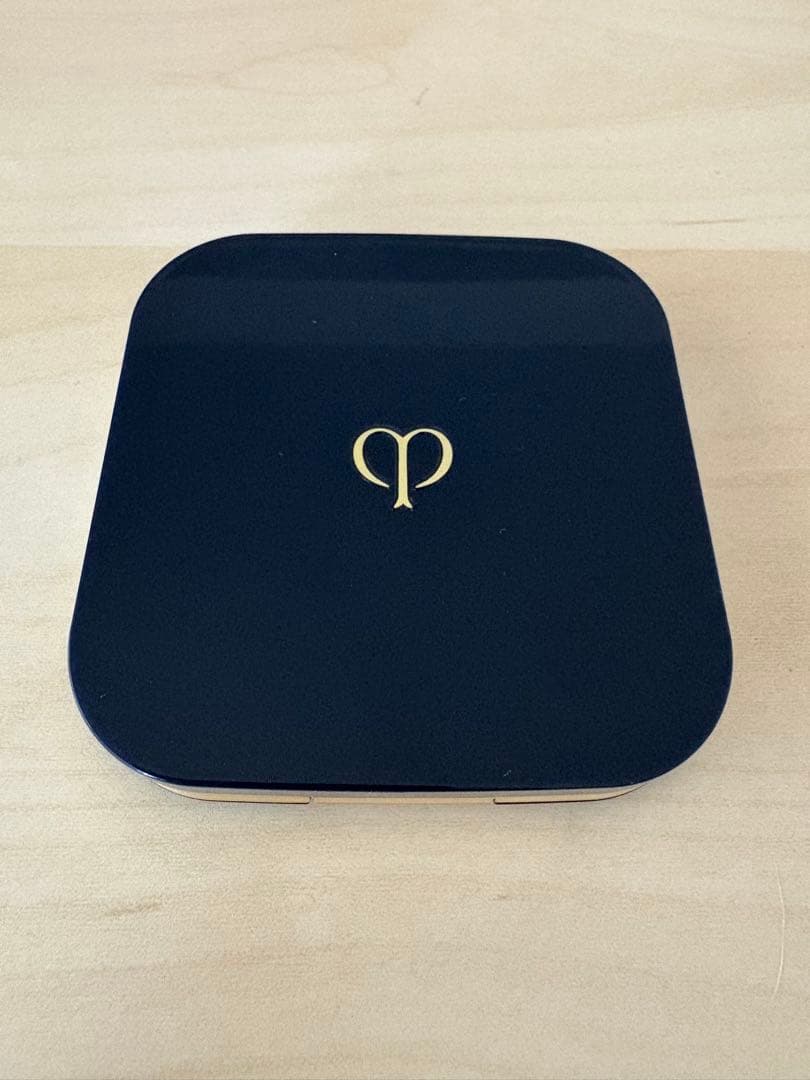 クレ・ド・ポーボーテ　プードルコンパクトエサンシエルn