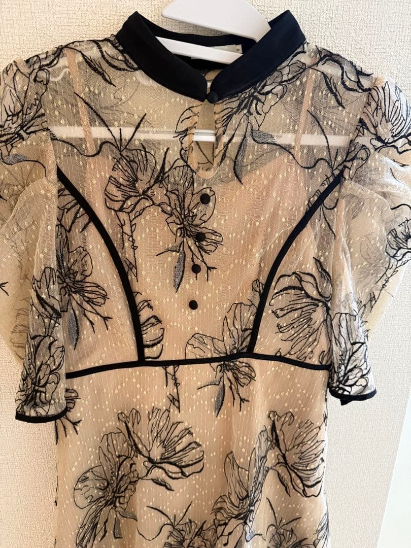 【Leja】配色パイピングプチハイネック花柄刺繍ラメレースロング丈ドレス