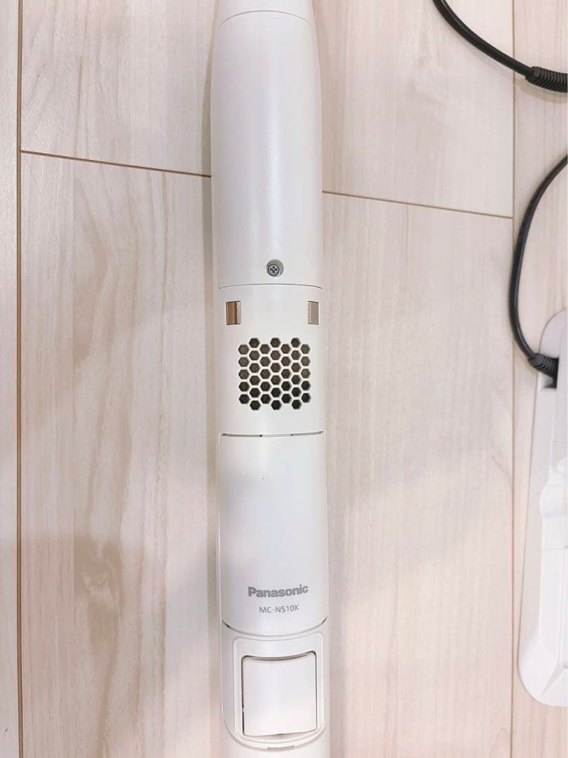 パナソニック コードレス掃除機 充電式掃除機 MC-NS10K 2023年製