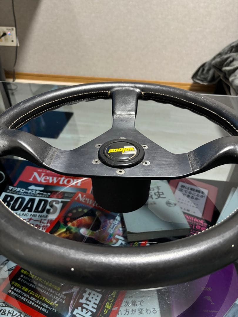 MOMO 3スポーク ステアリング フェラーリ308